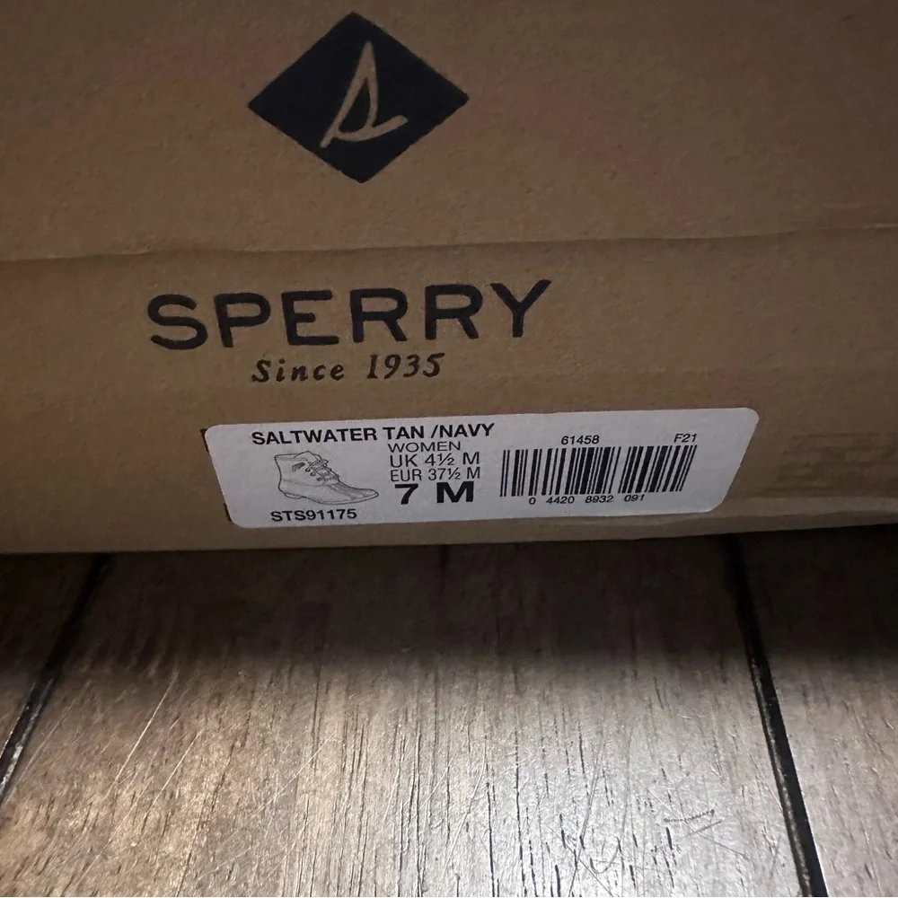 Sperry NWT Saltwater Duck boots navy blue & tan women’s 7
